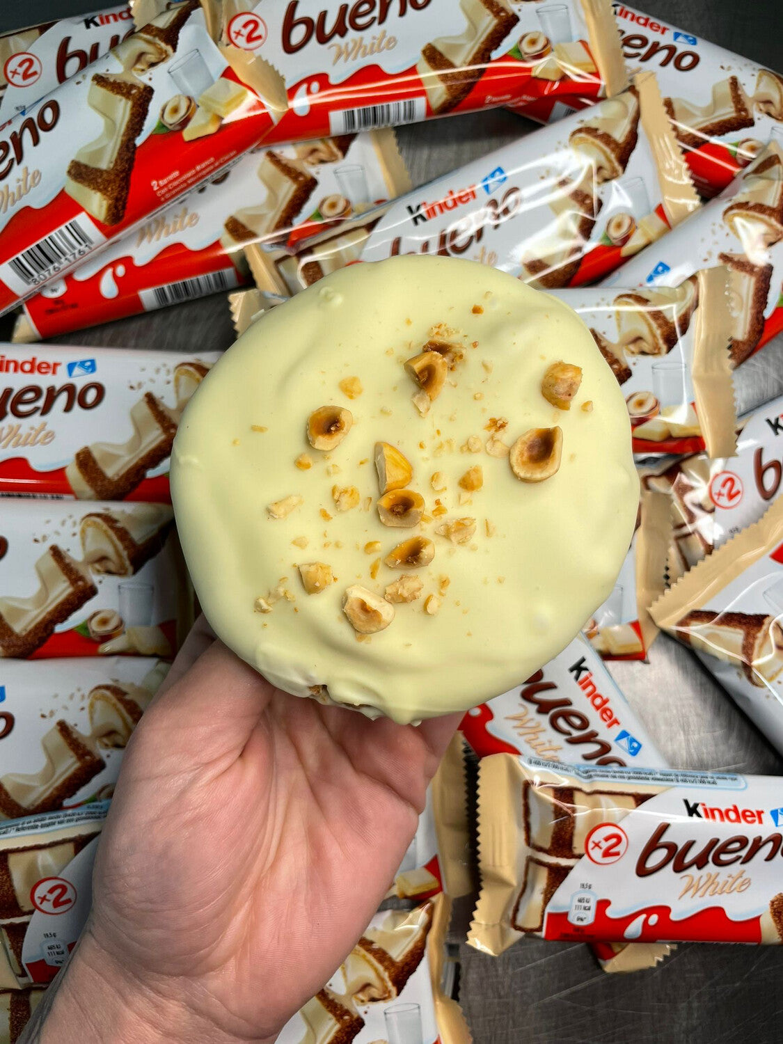 Bueno white snap
