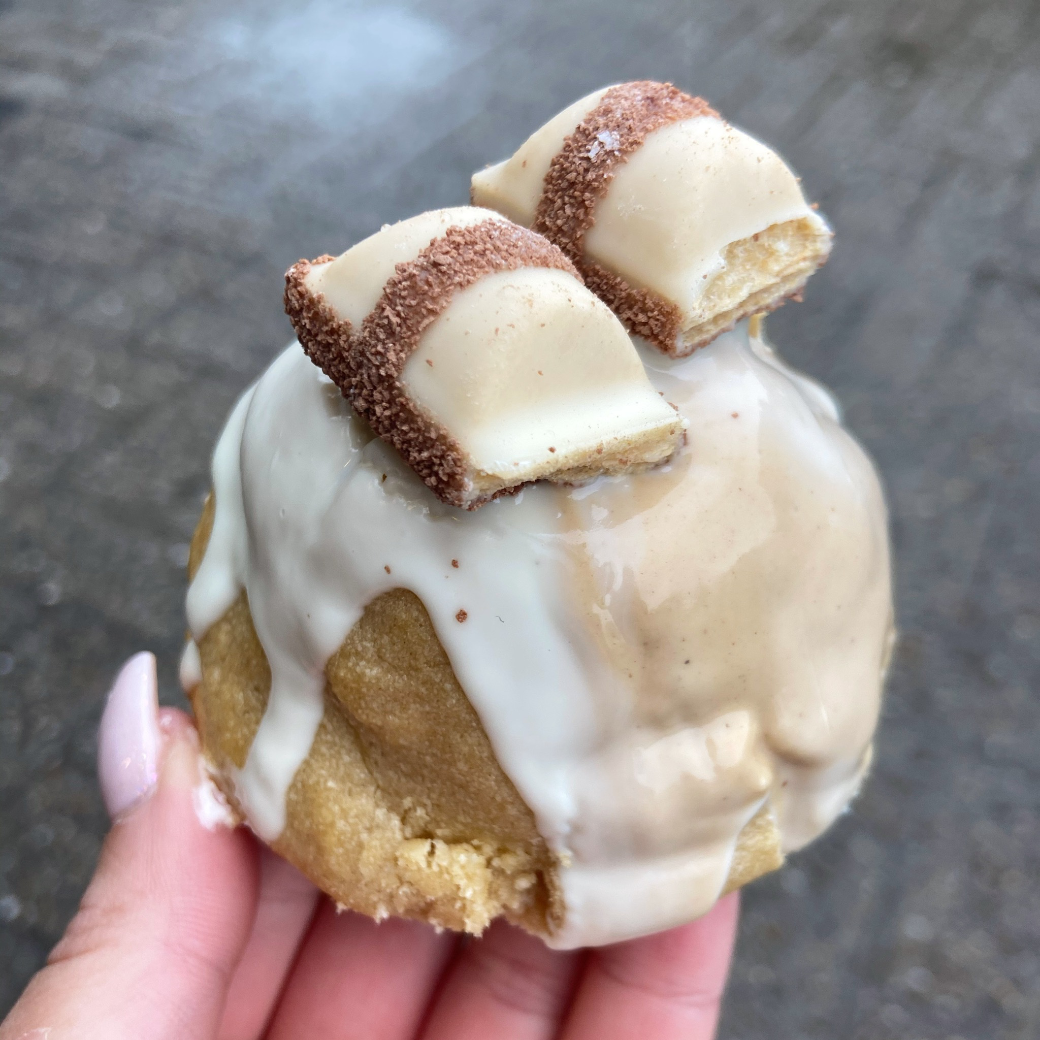 Kinder bueno white